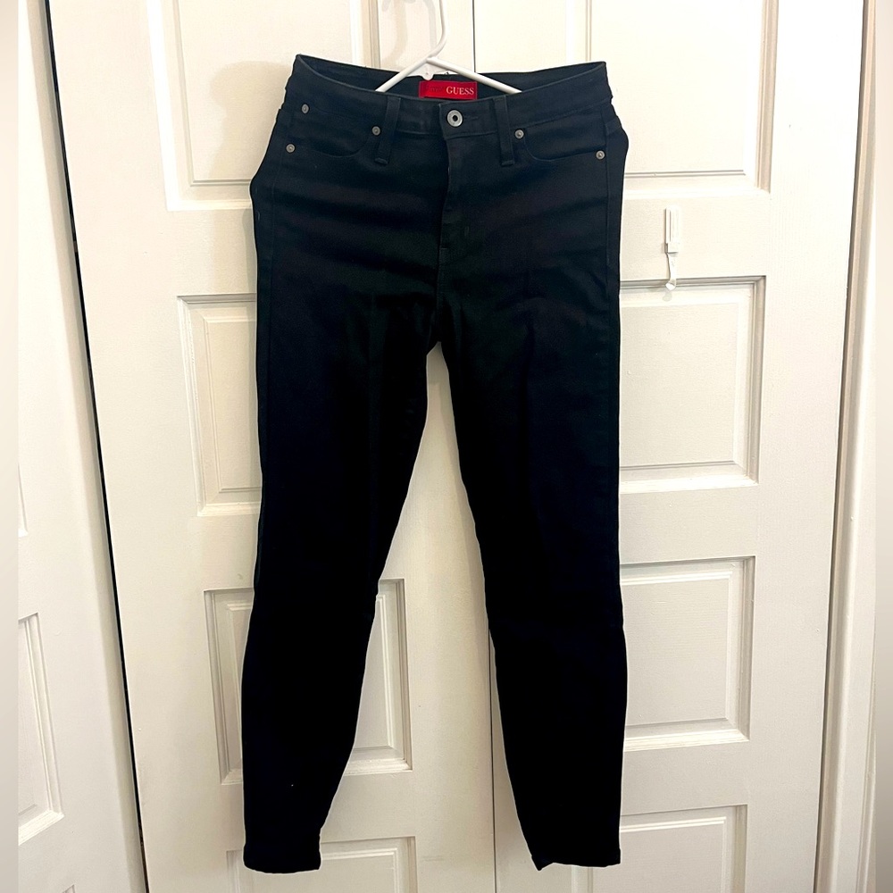 Guess black skinny jeans size 4/27